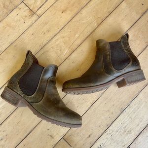 UGG Chestnut Brown Leather Fur Chelsea Boots